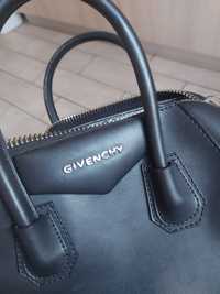 Geantă Antigona Givenchy