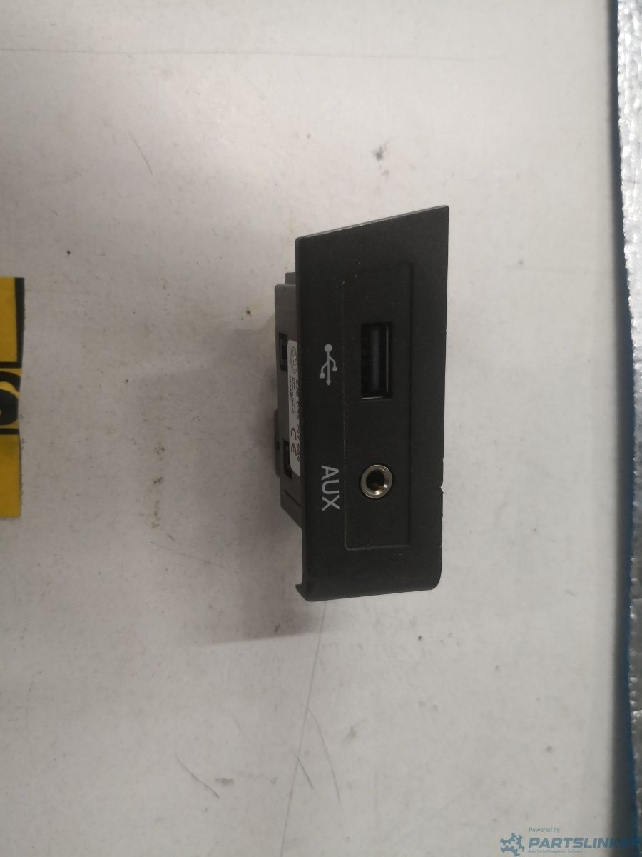 Mufa usb/auxiliara SKODA RAPID II (NH3) [ 2012 - > ] OEM 5jb0357279b9