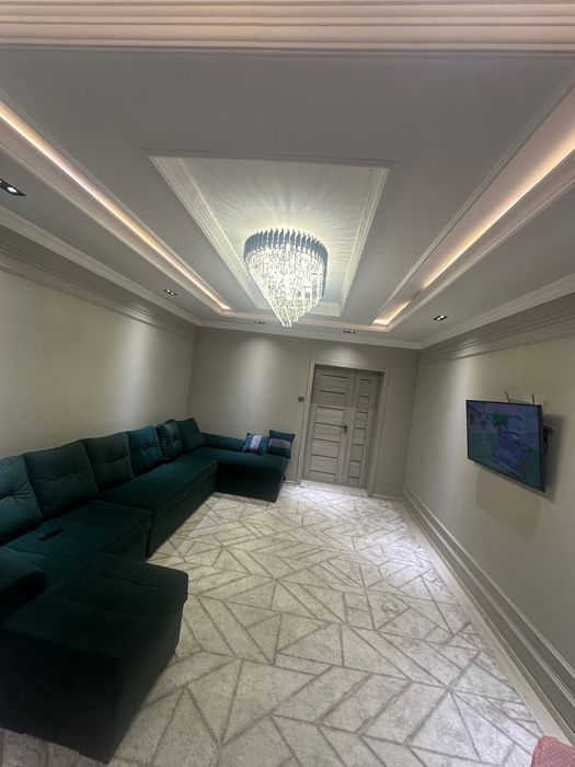 Продается трехкомнатная квартира с новым ремонтом,кирпичный дом