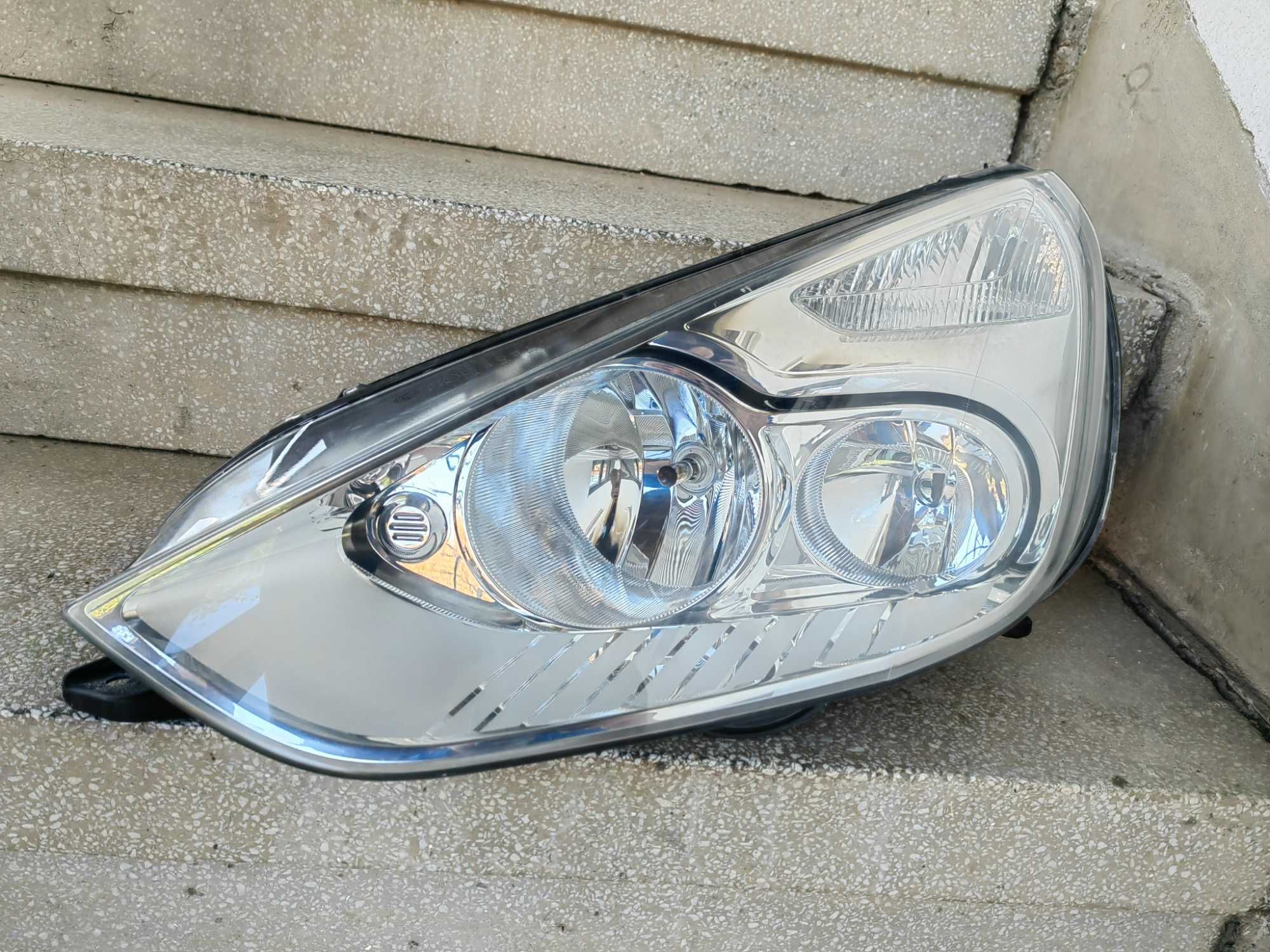 Фарове Ford S-Max 2010-15г./ Фарове Форд С Макс Оригинални