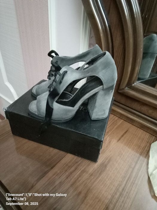 Ayollar tuflisi sotiladi