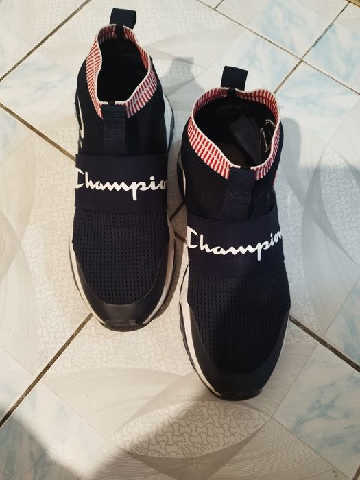 Vând adidași Champion in stare foarte bună