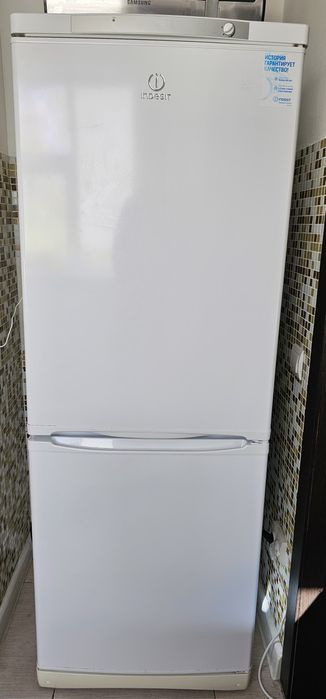 Холодильник indesit