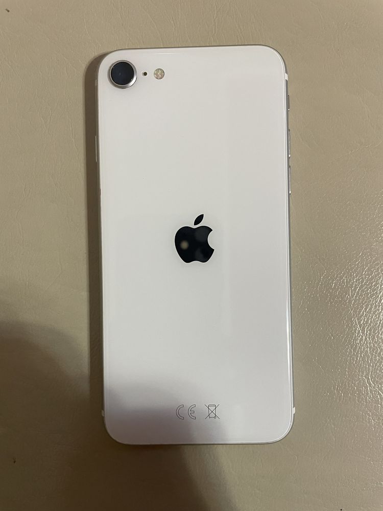 Продам iPhone SE.