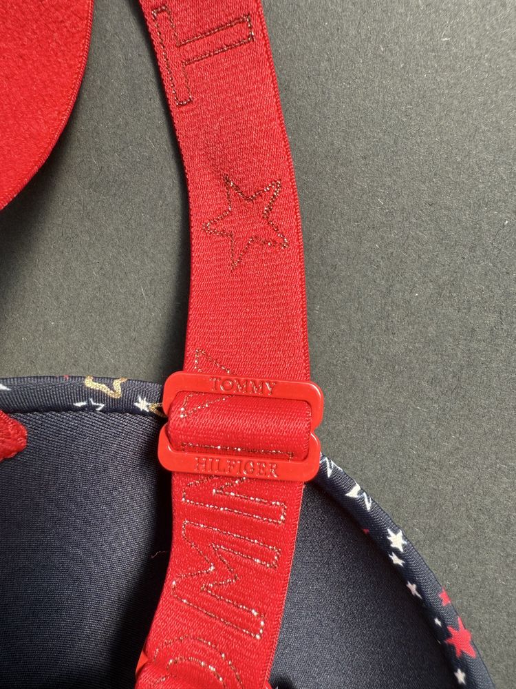 Сутиен в десен на звезди Tommy Hilfiger /75B/
