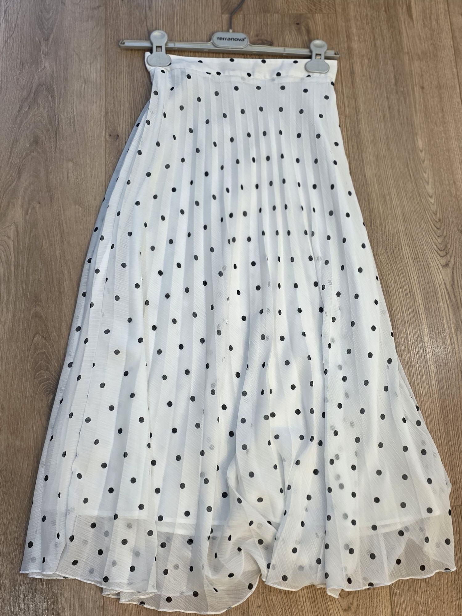 Пола на точки &жилетка h&m