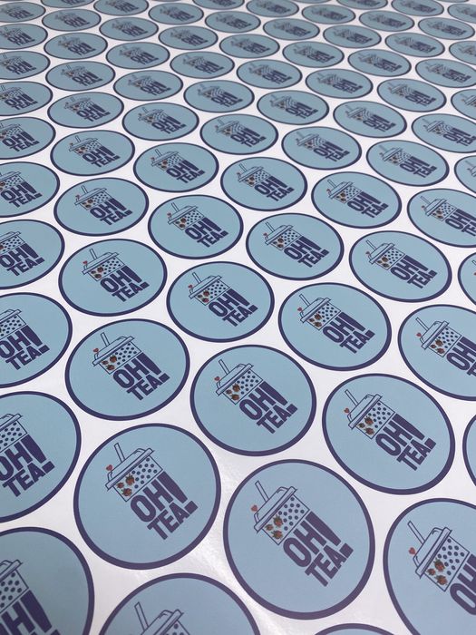 Наклейки на заказ, печать самоклеющихся наклеек