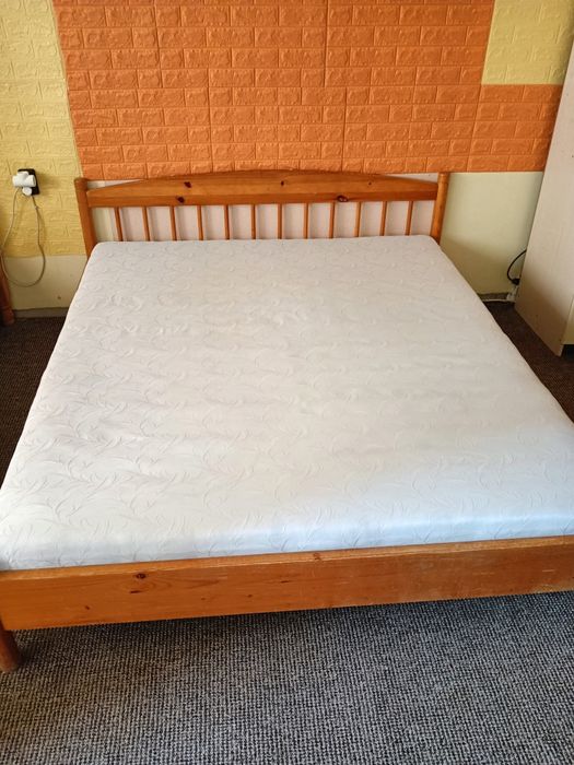 Продавам спалня с матрак