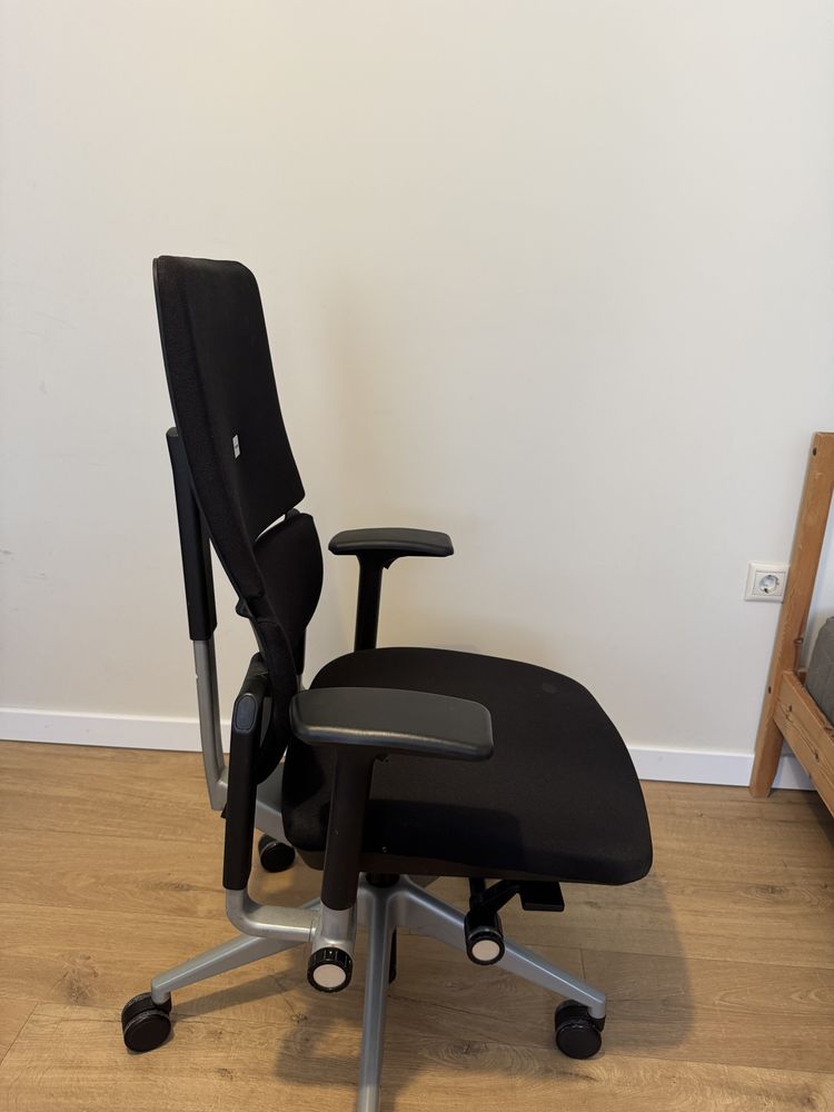 Refubished steelcase please task chair
