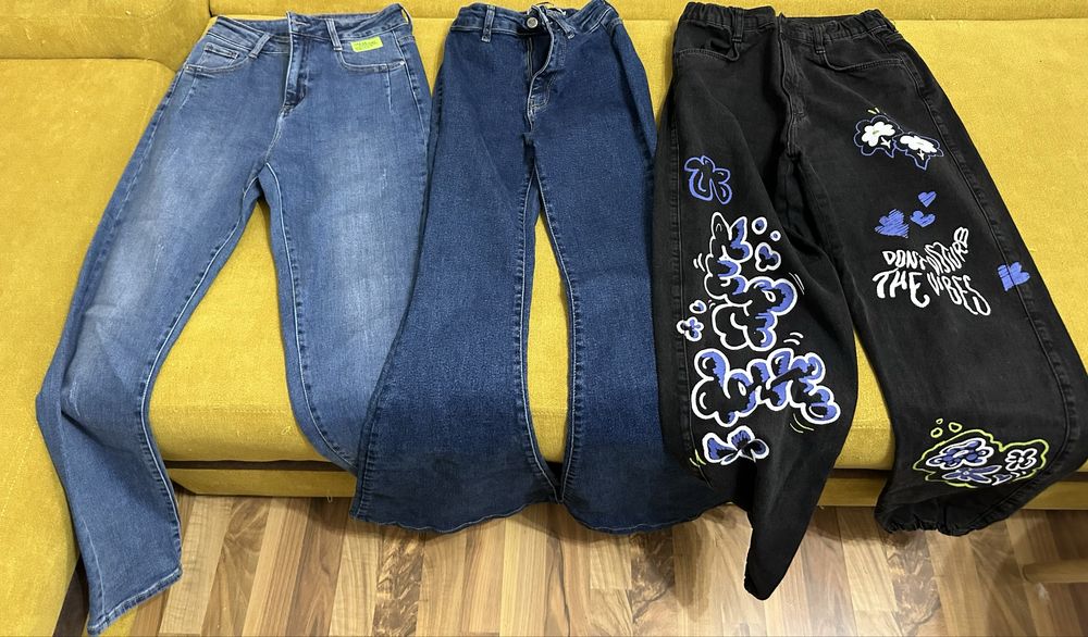 Vand 3 perechi de blugi in stare perfecta