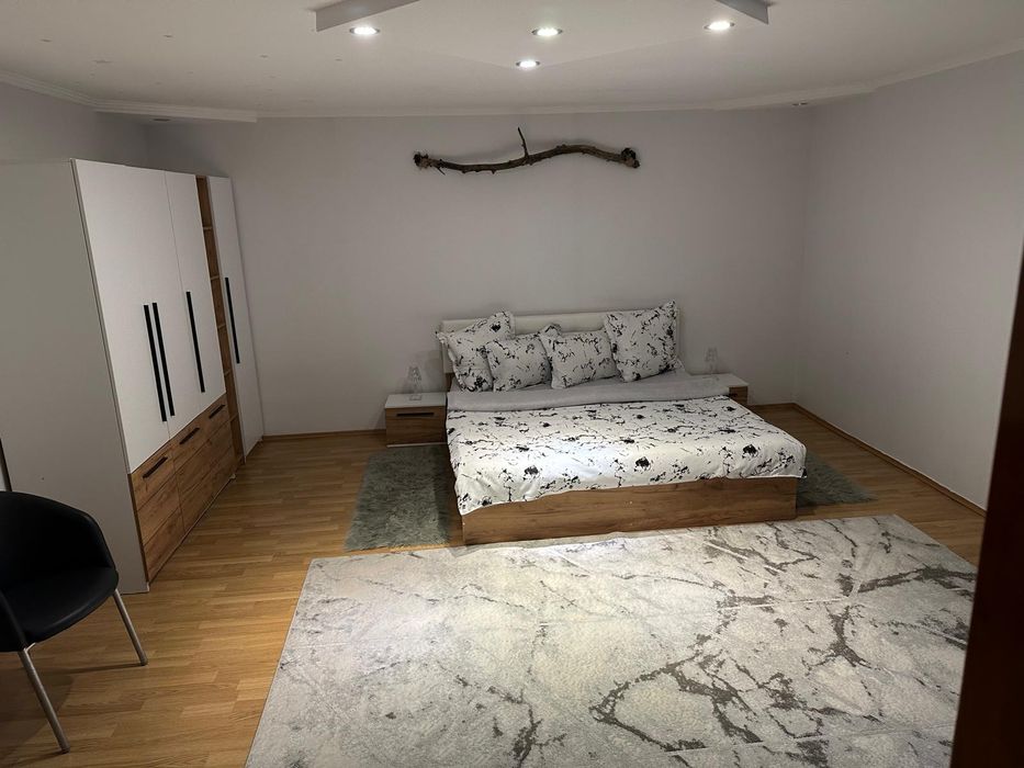 Închiriez casa in regim hotelier.