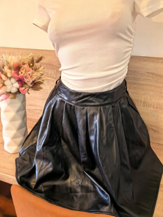 Fusta piele mărimea xs