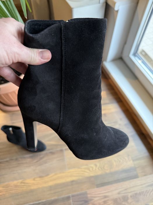 Botine negre Anna Cori din piele intoarsa 37