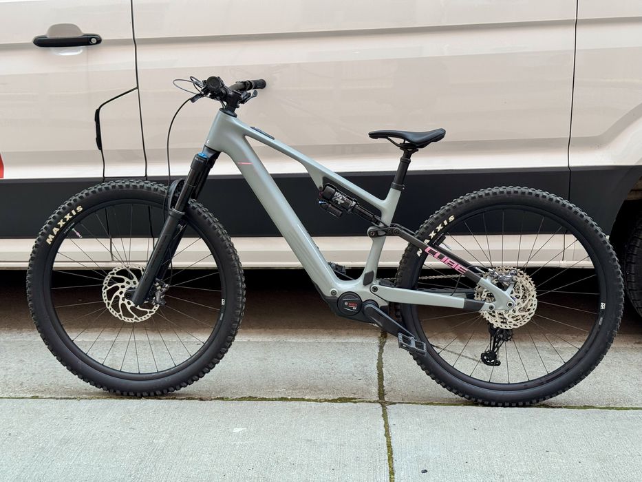 Bicicleta electrica 19kg 2025 CUBE AMS Hybrid ONE44 C68X TM 400X 29