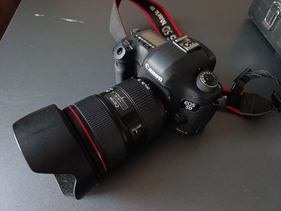 Фотоапарат Canon 5D Mark IIIи обектив 24-70 USM II