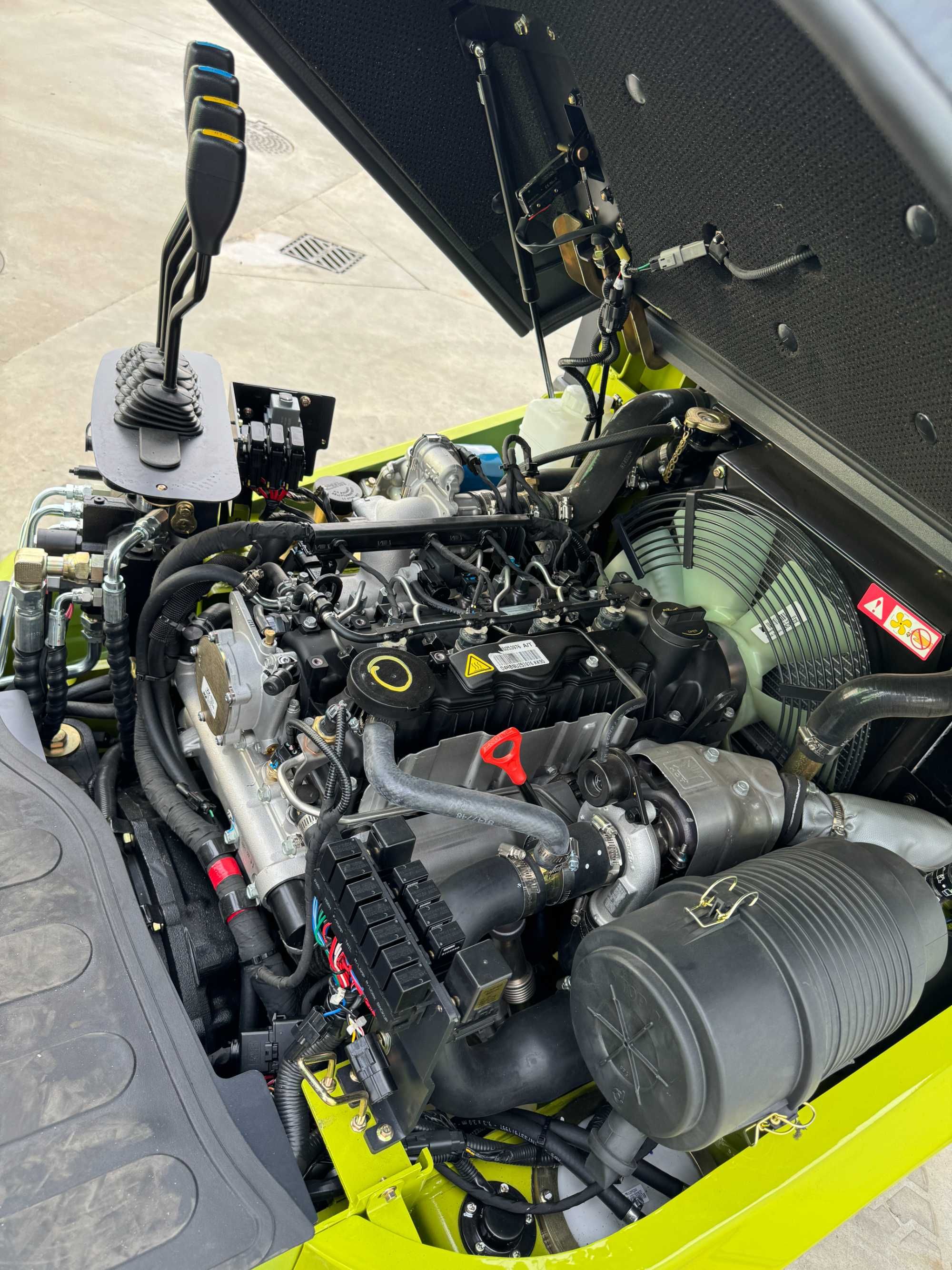 Stivuitor NOU CLARK GTS33 3,3t-3,5t Diesel GPL Garantie 5 ani din STOC