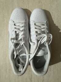Бели обувки Puma