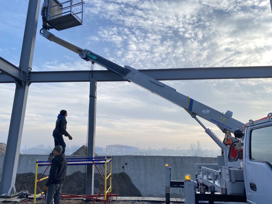 Автовышка Sky Master. Кобра. Телескопический подьемник.