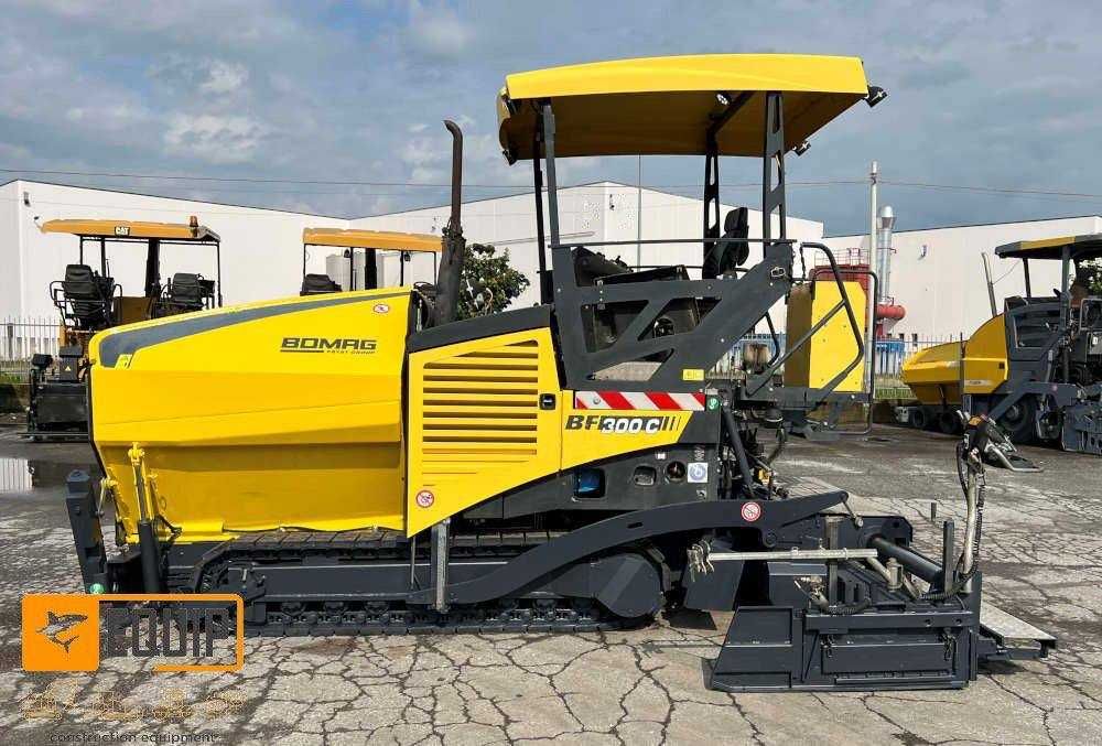 Bomag BF300C Асфальтоукладчик