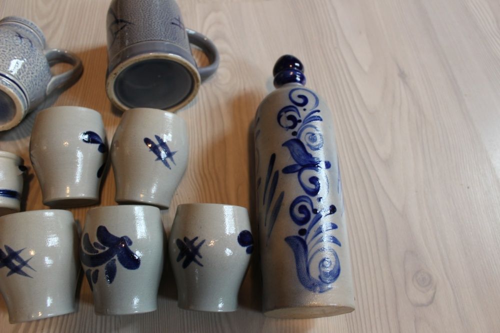 Set ceramic traditional pentru vin, 12 piese, stare perfecta