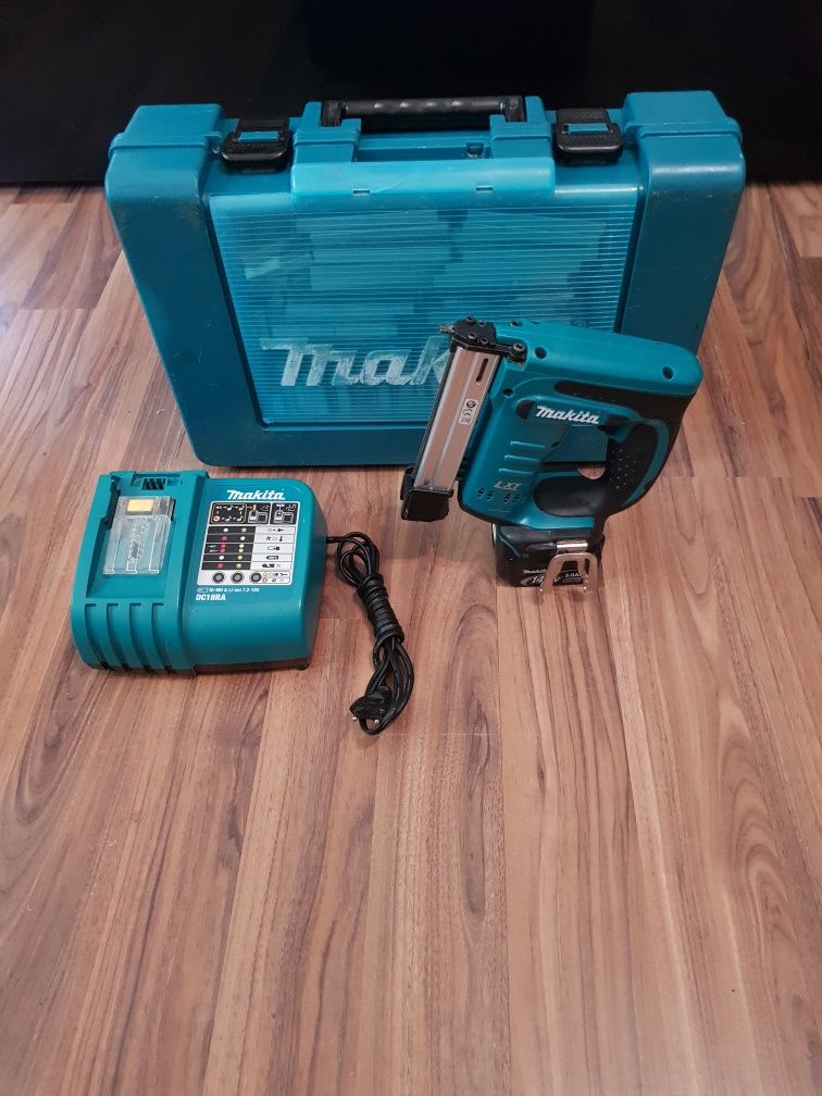 Makita BST 220 Capsator cu acumulator  18 v ca NOU