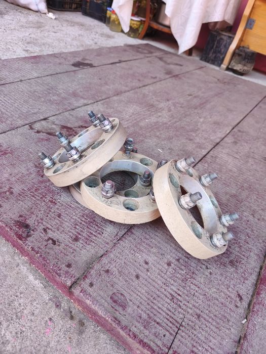 De vânzare distantiere