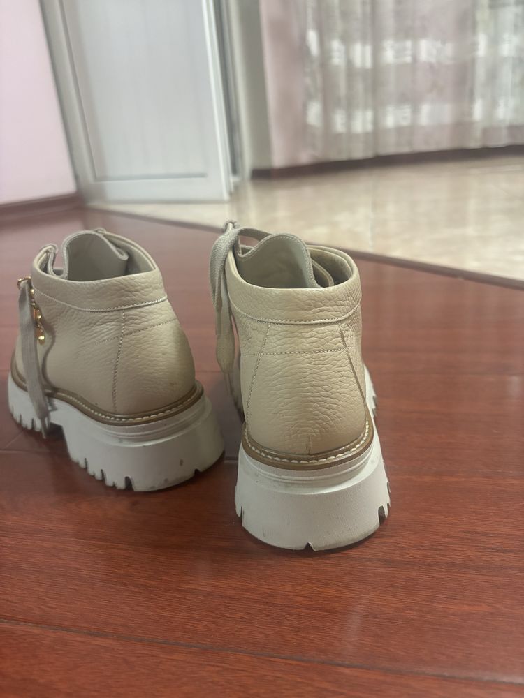 Ботинки женские
