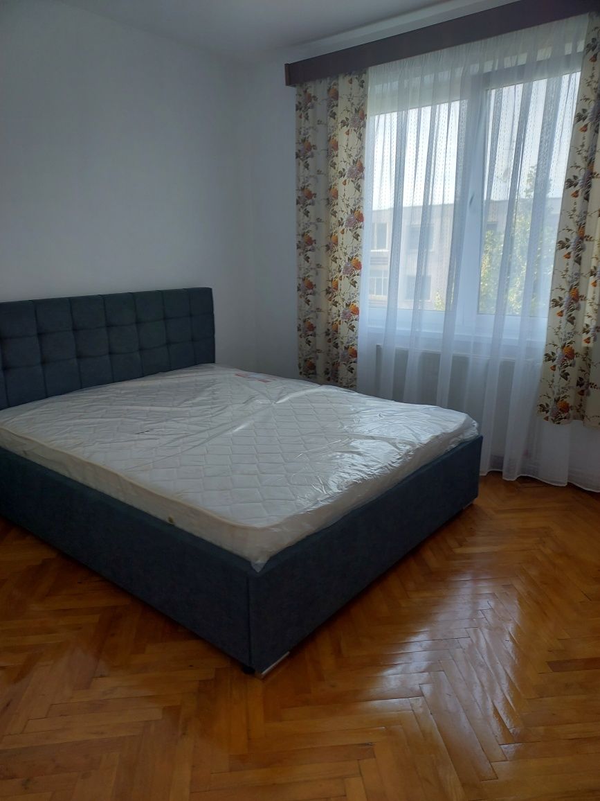 Apartament cu 3 camere de inchiriat