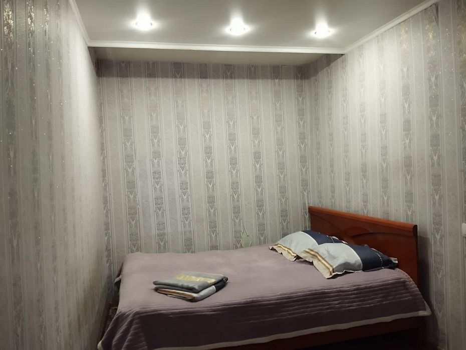 Майкудук.Тёплая,уютная 2 комн. квартира.Посуточно,почасовой .