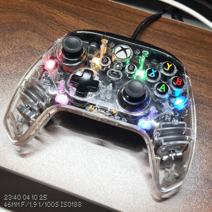 HyperX Clutch Xbox контроллер