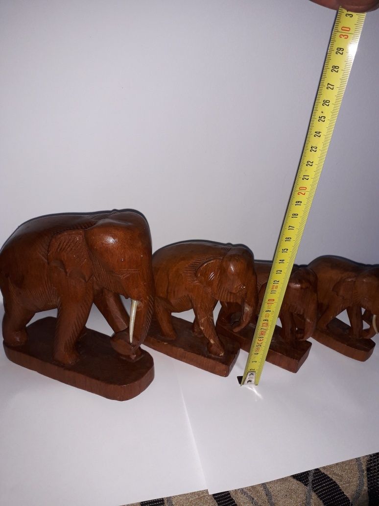 6 elefanți din lemn masiv