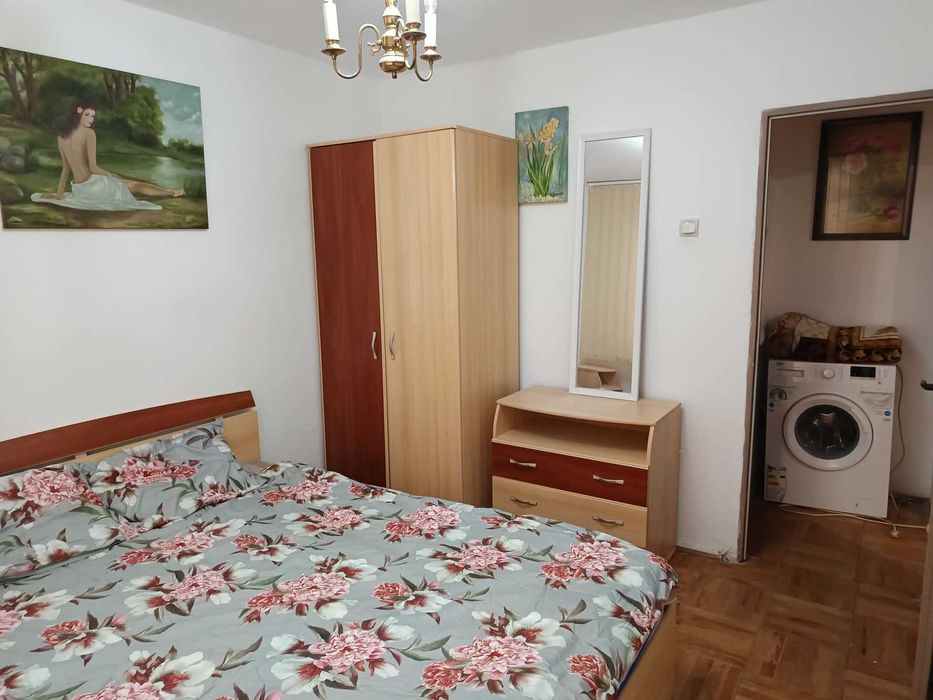 Inchiriez apartament  2 camere in zona Boul Rosu cu centrala proprie