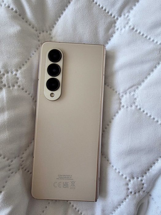 Телефон Samsung fold 4