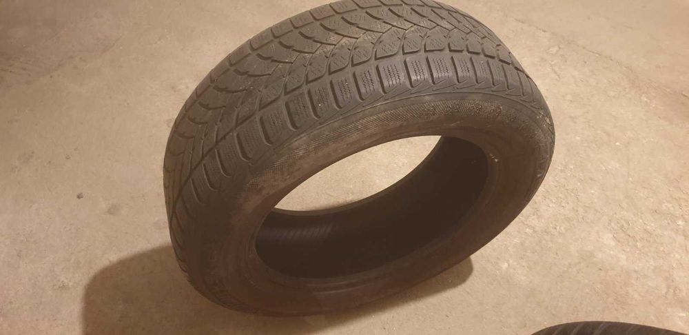 Почти нови зимни гуми Goodyear 205/55/16 - 2 бр. + подарък