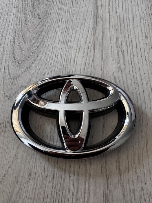 Значок от Тайоты Камри 50-55