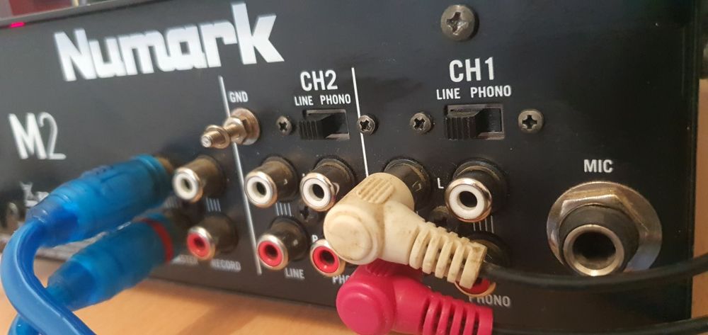 Vând mixer Numark M2 Black