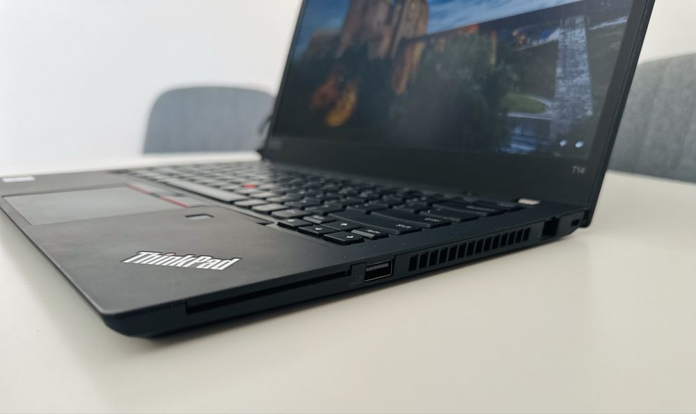Laptop Lenovo ThinkPad T14 i5-10210U, 8GB DDR4, SSD 256 - IMPECABIL