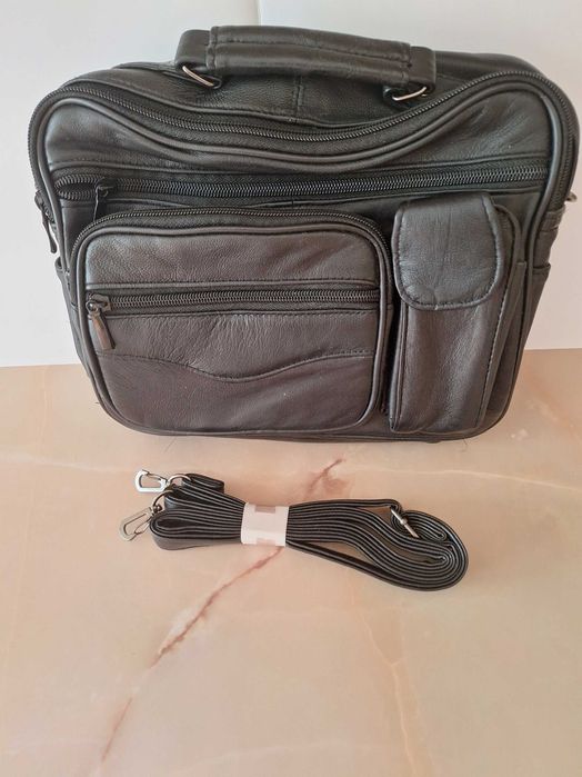 Vand borseta din piele neagra .