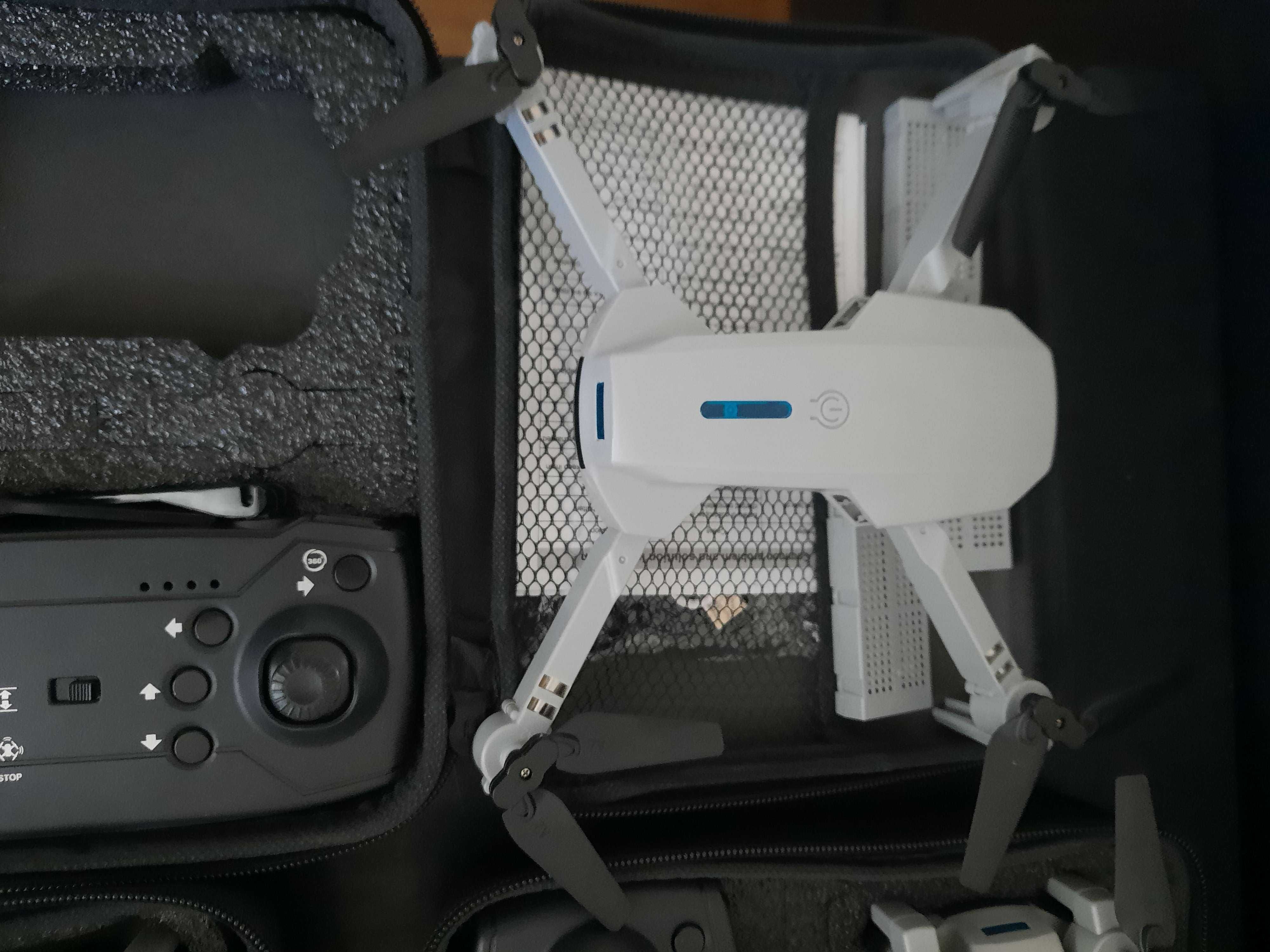 Drona cu 3 baterii, NOU SIGILAT! (gen dji, Parrot, Delair, etc),