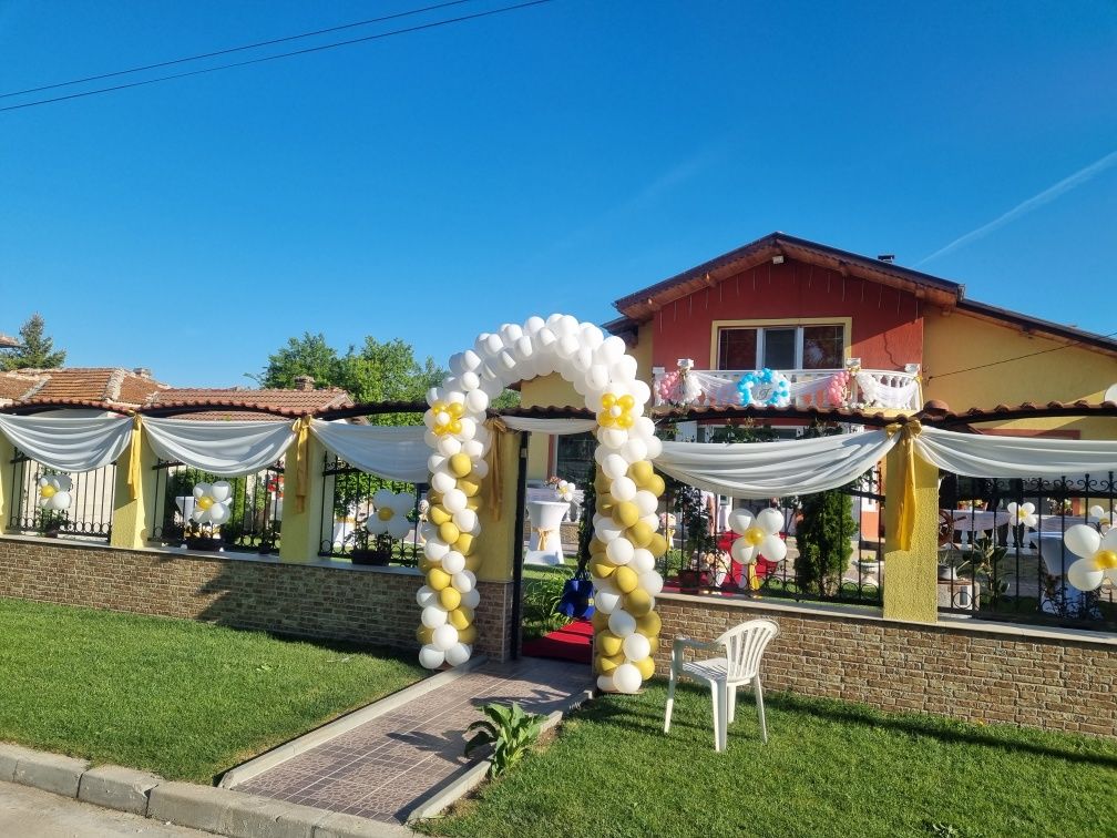 Арка от балони с цвртове по избор
