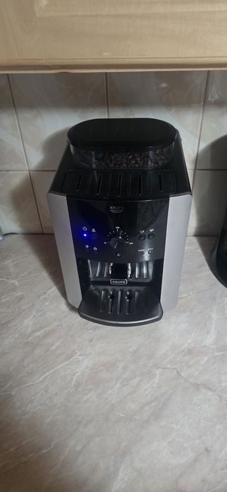 Espressor automat Krups EA811810, 15 bari,garanție Flanco, stare perf