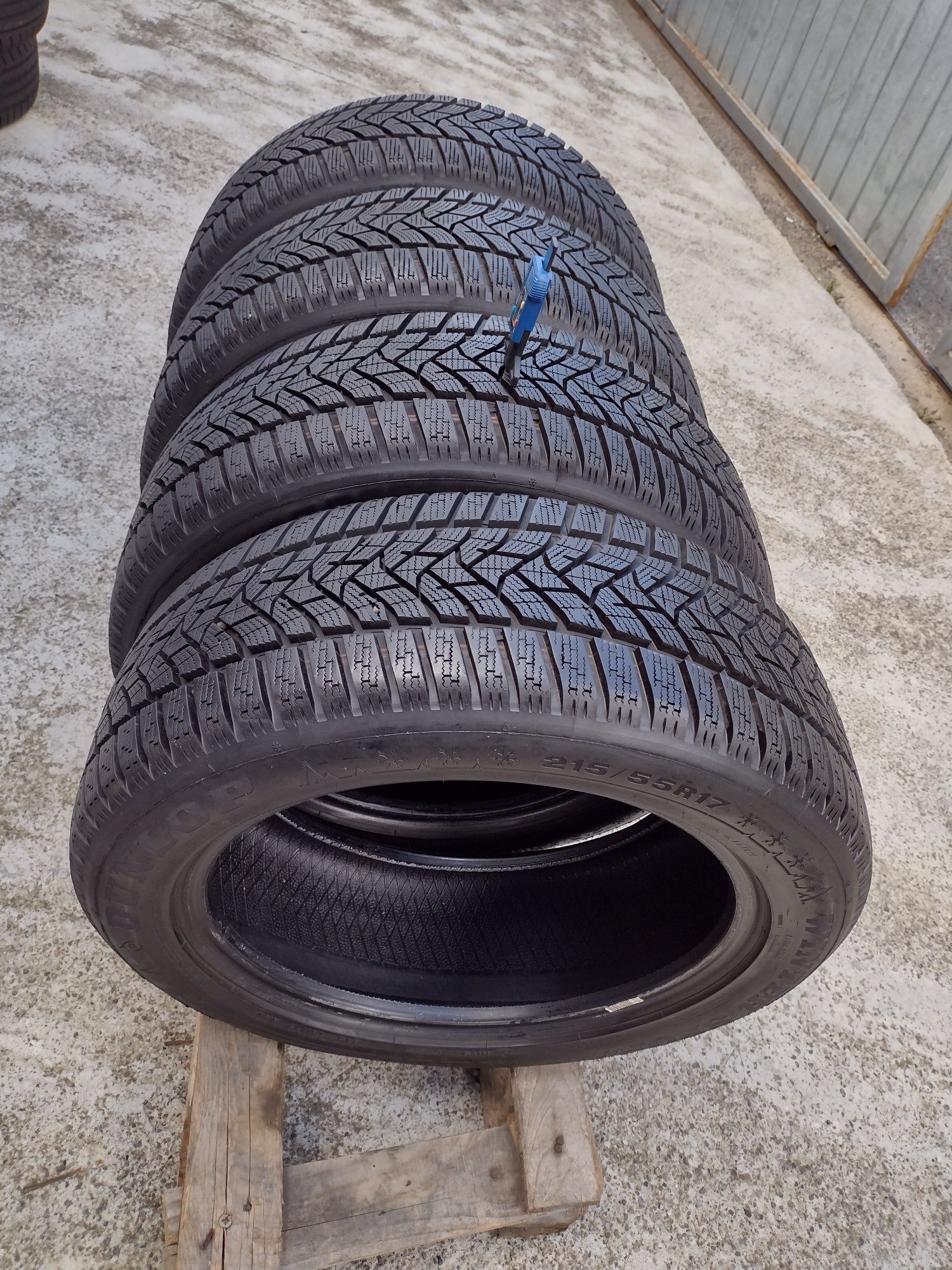 Cauciucuri de iarnă 215 55 R17 Dunlop 7.8 mm