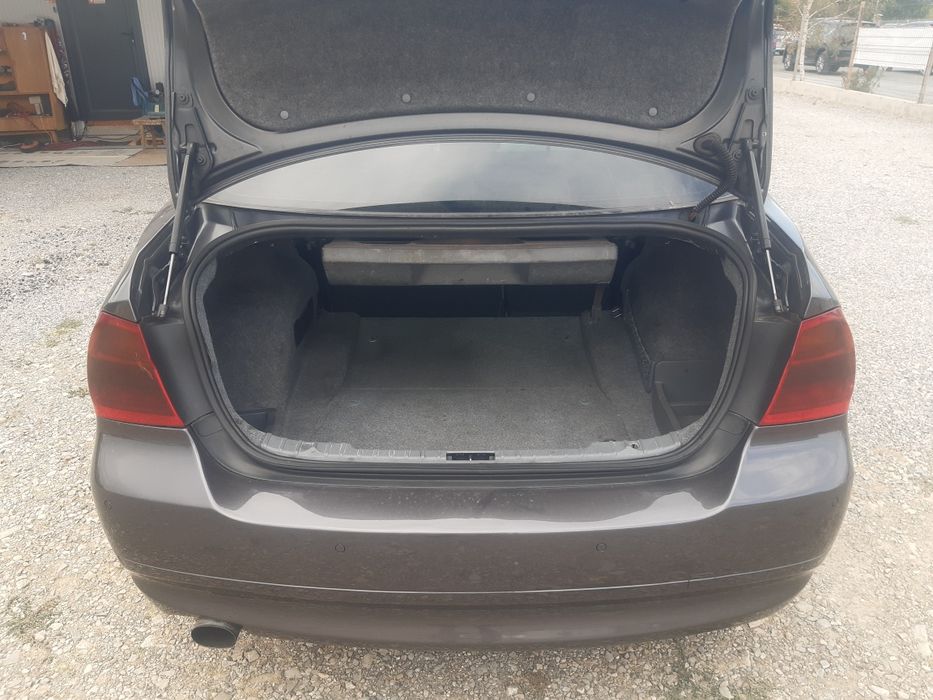 чекмедже  за багажник бмв е90