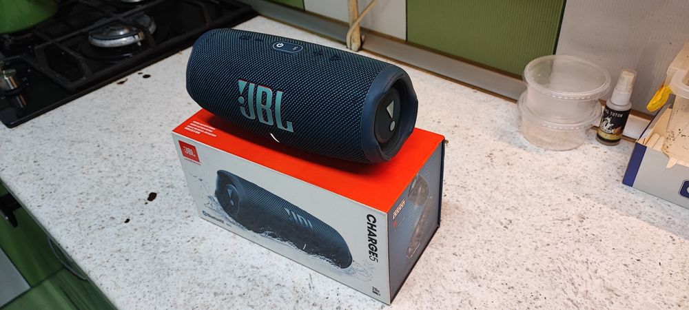 Vând boxa JBL charge 5