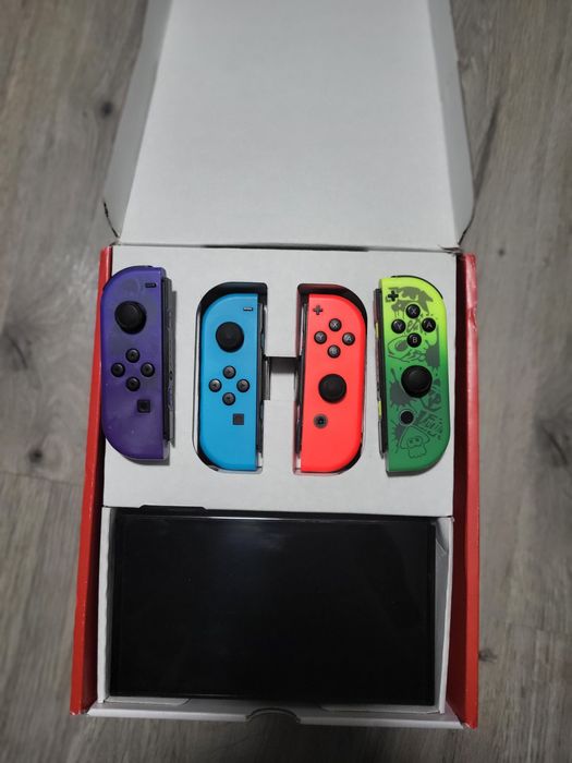 Nintendo Switch OLED cu 4 joyconuri si 3 jocuri, nou nout