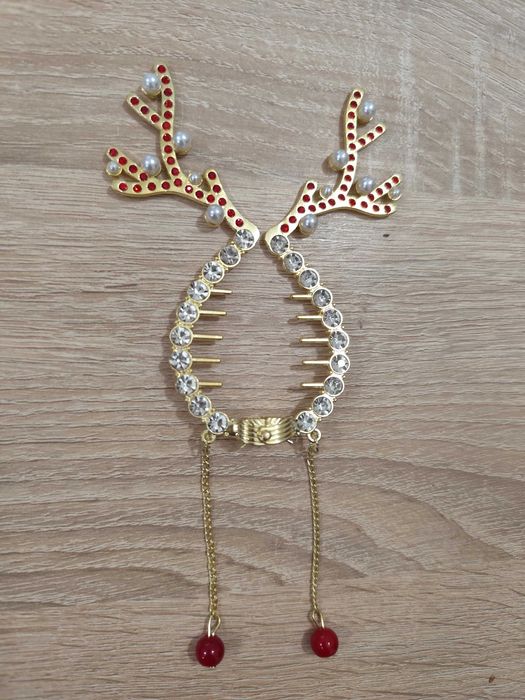Коледна фиба с еленови рога аксесоар за коса с перли и златни детайли