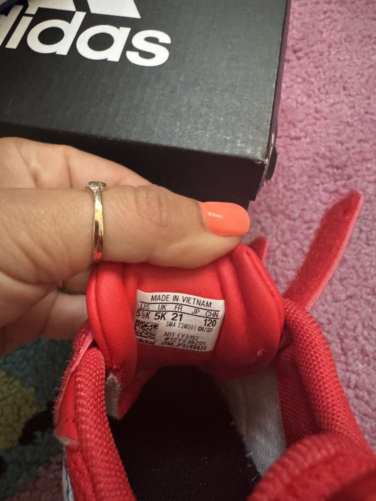 Детски нови маратонки Adidas