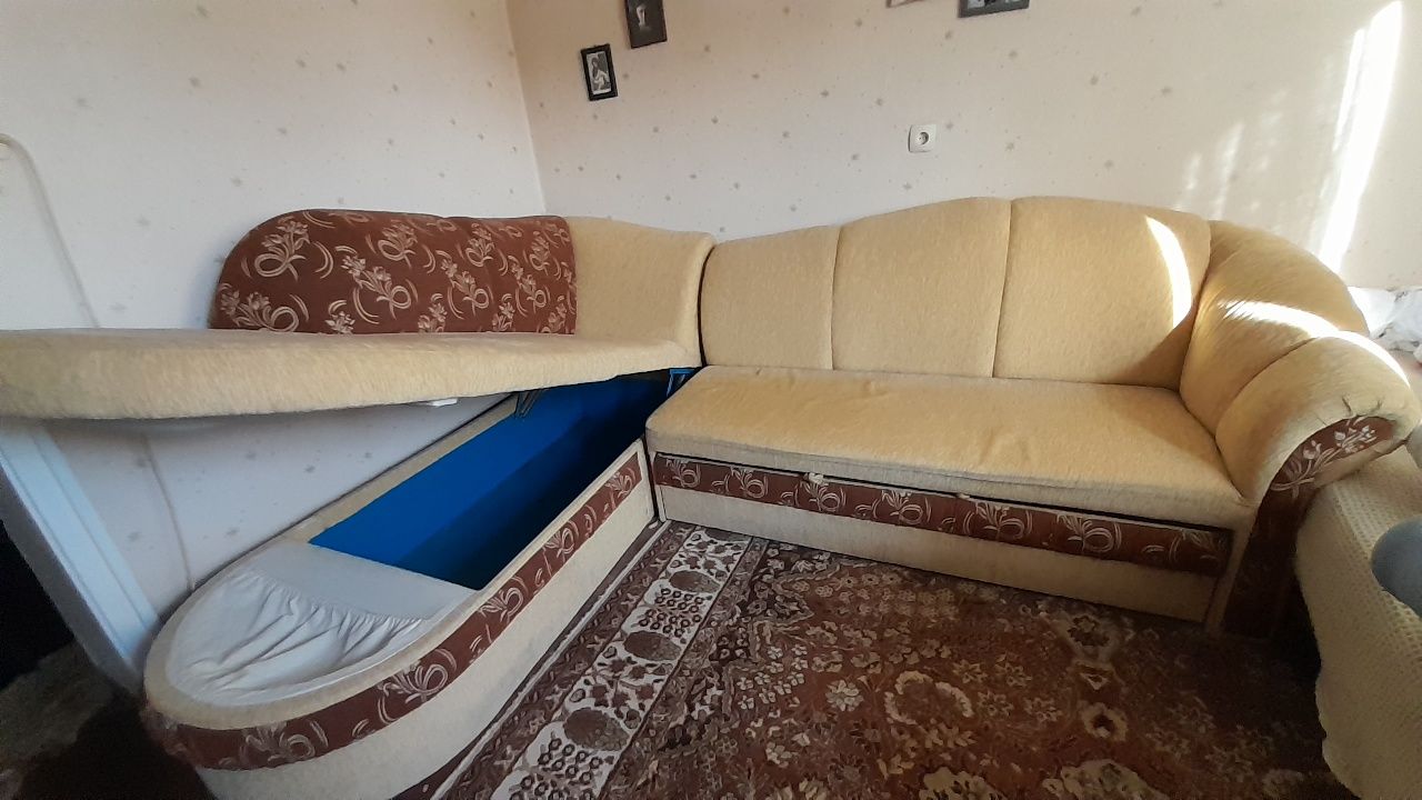 Продавам ъглов разтегателен диван спалня с ракла