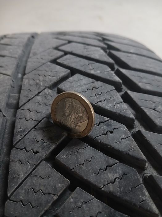 Зимни гуми континентал 235/45/18