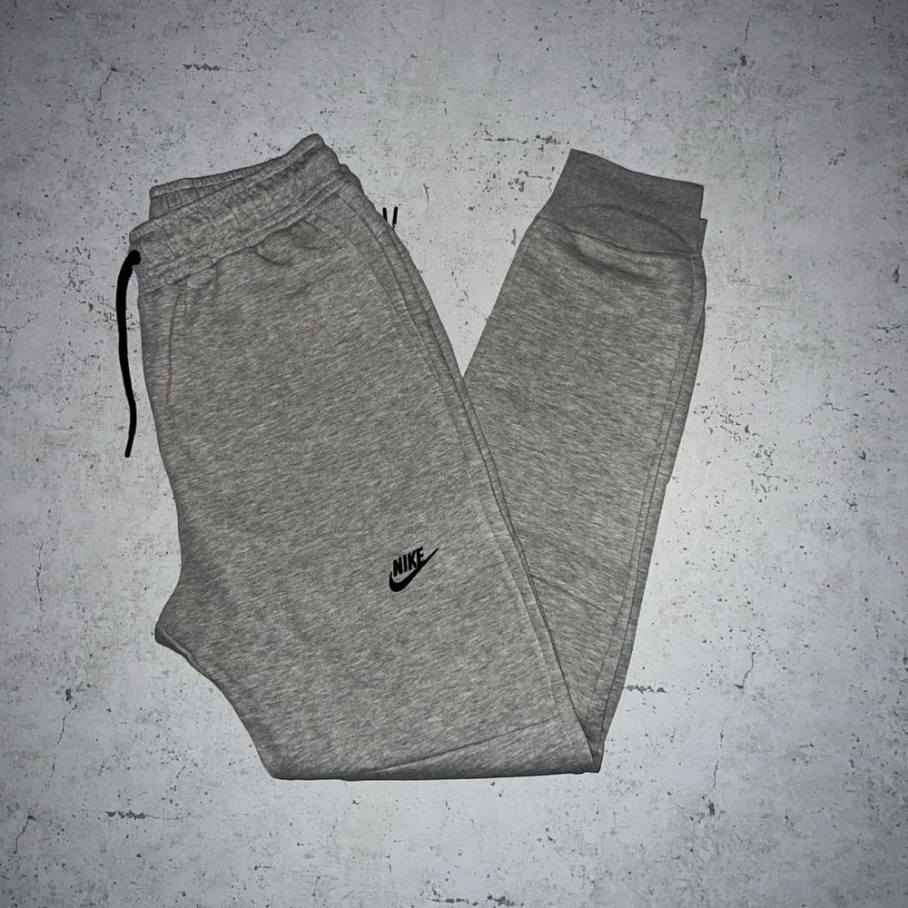 Nike Tech Fleece Bottom XL размер